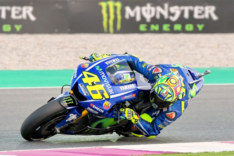 valentino-rossi-2702100_960_720