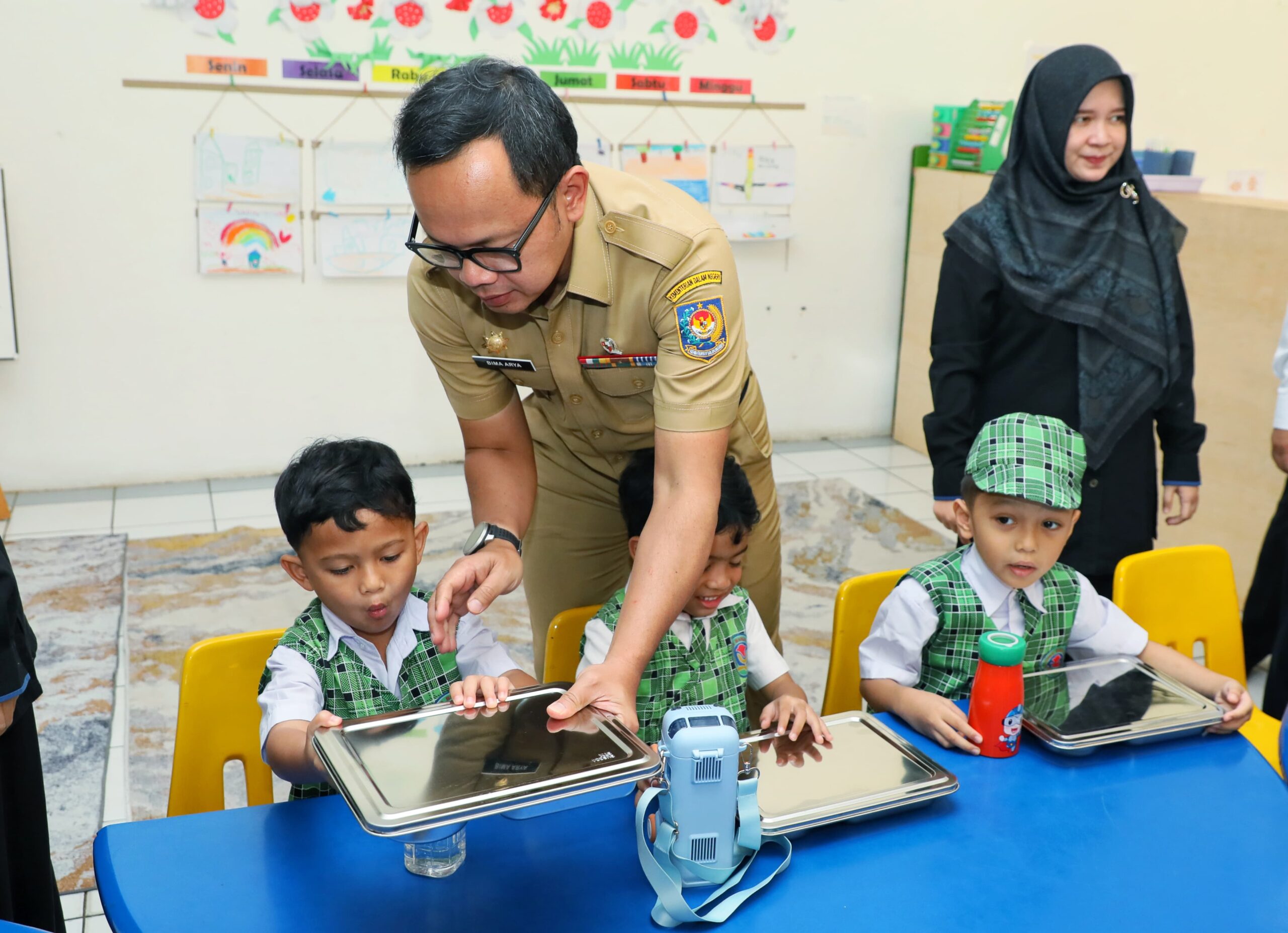 wamendagri-bima-makan-siang-gratis2