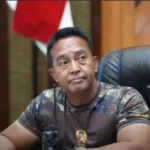 andika-perkasa-kaos-sedang-duduk-youtube-tni