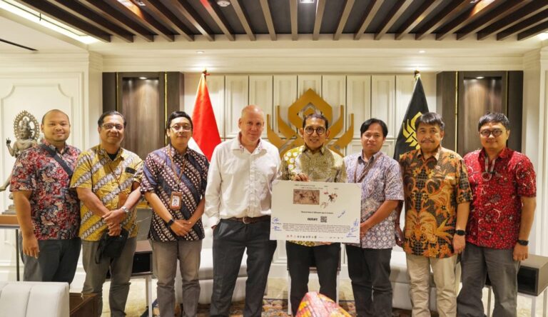 menbud lukisan tertua