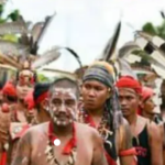 suku-dayak-kuno