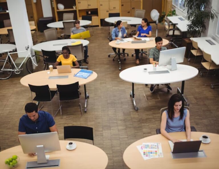 Profesionalisme adalah perlindungan terbaik. Dunia kerja memang penuh dinamika. Kita tidak bisa mengontrol karakter orang lain, tetapi kita bisa mengontrol cara merespons.