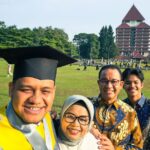 Mikail adalah anak dari mantan Gubernur DKI Jakarta, Anies Baswedan. la meraih gelar sarjana di bidang ekonomi dan akuntansi, menjadi momen penting dalam keluarga setelah perjalanan akademiknya yang konsisten.