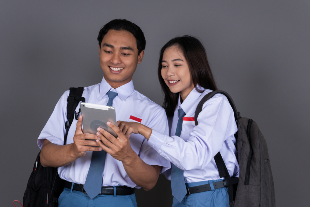 Sejumlah Perguruan Tinggi Negeri (PTN) juga menetapkan sendiri penggunaan nilai TKA sebagai bagian dari kriteria seleksi.