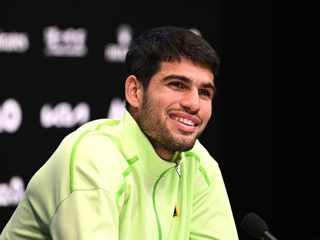 Carlos Alcaraz bukan hanya memenangi final Australian Open 2026, tetapi juga menandai babak baru regenerasi tenis putra dunia usai menundukkan Novak Djokovic dalam empat set: 2-6, 6-2, 6-3, 7-5.