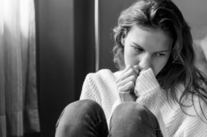 Anak-anak dan remaja yang hidup dengan dukungan sumber daya minimal berisiko merasa menanggung beban berat dan kehilangan harapan.