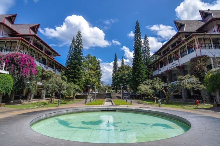 Institut Teknologi Bandung (ITB) tetap menjadi primadona bagi calon mahasiswa yang bercita-cita di bidang teknik dan sains.
