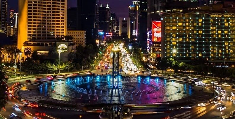 Jakarta Light Festival akan menghadirkan kompetisi dekorasi lampion antargedung di sekitar Bundaran HI.