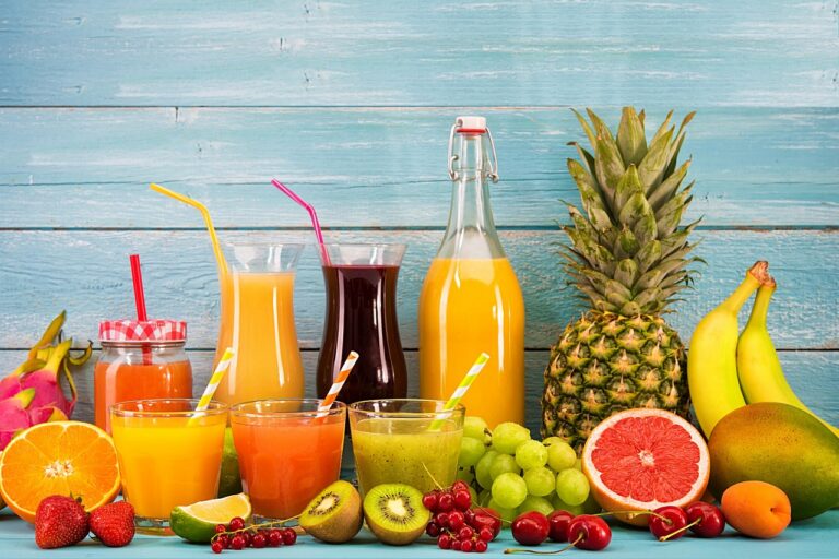 Tren minuman jus sehat makin ramai di media sosial (medsos). Namun, di balik klaim “sehat” pada banyak jus kemasan, sering tersembunyi kadar gula yang justru tidak bersahabat bagi tubuh.