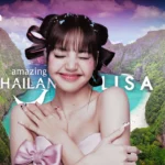 Pilihan pada Lisa dinilai relevan. Selain berstatus superstar K-pop, Lisa juga kerap menampilkan kebanggaannya terhadap budaya Thailand di berbagai kesempatan.