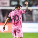 Megabintang sepak bola asal Argentina, Lionel Messi, dikenal sebagai pemain dengan segudang prestasi.