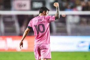 Megabintang sepak bola asal Argentina, Lionel Messi, dikenal sebagai pemain dengan segudang prestasi.