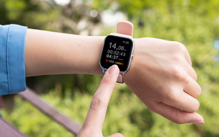 Jam tangan pintar atau smartwatch bisa menjadi solusi deteksi awal gangguan irama jantung.