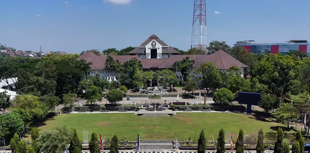 Universitas Diponegoro (Undip) menjadi salah satu perguruan tinggi negeri (PTN) favorit bagi calon mahasiswa dari berbagai daerah di Indonesia.