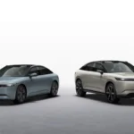 Tampilan dua mobil Afeela, yakni Afeela 1 (kiri) dan prototipe Afeela 2026. (Foto: Afeela)