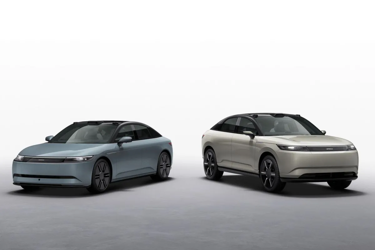Tampilan dua mobil Afeela, yakni Afeela 1 (kiri) dan prototipe Afeela 2026. (Foto: Afeela)
