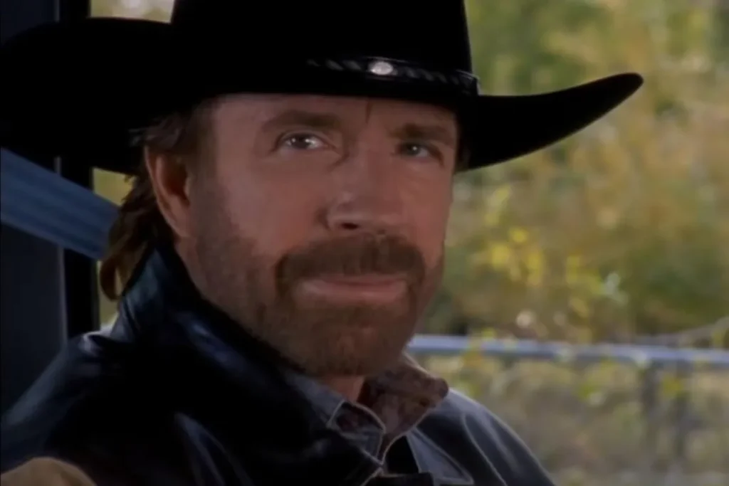 Chuck Norris dalam serial populernya "Walker, Texas Ranger" (1993). (Foto: IMDB)