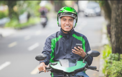 Layanan ojek online.