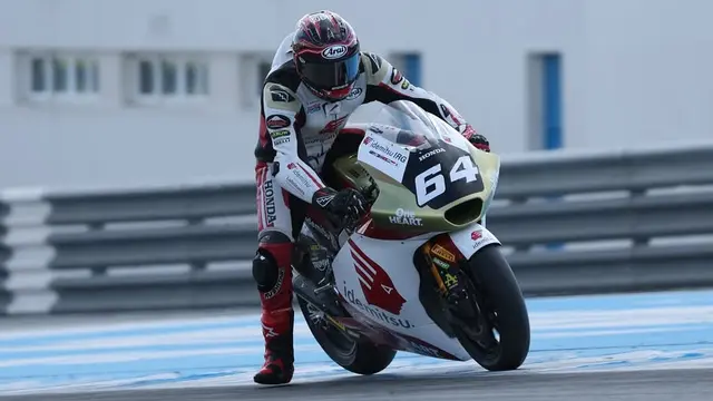 Pembalap Indonesia, Mario Suryo Aji, sukses mencuri perhatian pada seri pembuka Moto2 2026 di Sirkuit Internasional Chang, Buriram, Thailand.