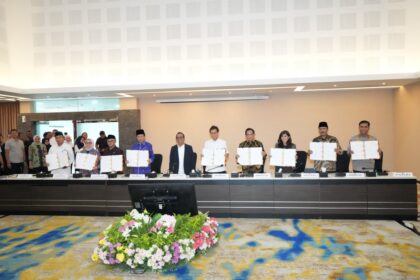 Rakor Tingkat Menteri di Kantor Kemenko PMK, Jakarta, Kamis (5/3/2026) yang dipimpin Menko PMK Pratikno, dan dihadiri oleh jajaran menteri terkait, termasuk Menteri Agama Nasaruddin Umar, Mendikdasmen Abdul Mu'ti, Menkes Budi Gunadi Sadikin, Mensos Saifullah Yusuf, Menkomdigi Meutya Hafid, Menteri Kependudukan Wihaji, Menteri PPPA Arifah Fauzi, serta Irwasum Polri Komjen Pol. Wahyu Widada. (Foto: Puspen Kemendagri) Rakor Tingkat Menteri di Kantor Kemenko PMK, Jakarta, Kamis (5/3/2026) yang dipimpin Menko PMK Pratikno, dan dihadiri oleh jajaran menteri terkait, termasuk Menteri Agama Nasaruddin Umar, Mendikdasmen Abdul Mu'ti, Menkes Budi Gunadi Sadikin, Mensos Saifullah Yusuf, Menkomdigi Meutya Hafid, Menteri Kependudukan Wihaji, Menteri PPPA Arifah Fauzi, serta Irwasum Polri Komjen Pol. Wahyu Widada. (Foto: Puspen Kemendagri) Rakor Tingkat Menteri di Kantor Kemenko PMK, Jakarta, Kamis (5/3/2026) yang dipimpin Menko PMK Pratikno, dan dihadiri oleh jajaran menteri terkait, termasuk Menteri Agama Nasaruddin Umar, Mendikdasmen Abdul Mu'ti, Menkes Budi Gunadi Sadikin, Mensos Saifullah Yusuf, Menkomdigi Meutya Hafid, Menteri Kependudukan Wihaji, Menteri PPPA Arifah Fauzi, serta Irwasum Polri Komjen Pol. Wahyu Widada. (Foto: Puspen Kemendagri)