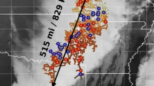 Petir super memecahkan rekor dunia dengan panjang 515 mil atau sekitar 829 km, setara Jakarta ke Situbondo, Jawa Timur. (Foto: Michael Peterson/GTRI)