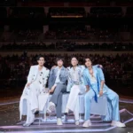 Penampilan anggota grup F4 (dari kanan ke kiri) – Jerry Yan, Van Ness Wu bersama vokalis band rock Taiwan Mayday, Ashin, dan Vic Chou dalam tur konser F*FOREVER 1st World Tour. (Foto: Color Asia Live)