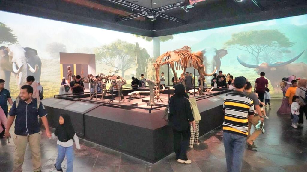 Libur Lebaran tak lagi identik dengan pusat perbelanjaan atau taman hiburan. Tahun 2026 ini, wisata sejarah dan budaya justru menjadi primadona. (Foto: Humas Kemenbud)