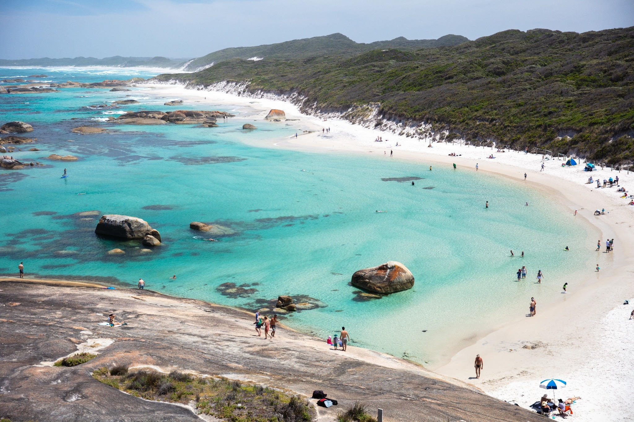 Kawasan South West di Western Australia tengah naik daun. Berlokasi hanya sekitar 2 hingga 5 jam perjalanan darat dari Perth, kawasan ini menawarkan perpaduan lengkap: dari bertemu lumba-lumba, berburu truffle, hingga menyusuri hutan kuno yang usianya ratusan tahun.