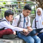 Kementerian Pendidikan Dasar dan Menengah (Kemendikdasmen) RI memastikan kegiatan belajar mengajar di seluruh jenjang pendidikan dasar dan menengah tetap berlangsung tatap muka (luring) dan berjalan normal. (Foto Ilustrasi: BKHM Setjen Kemendikdasmen)