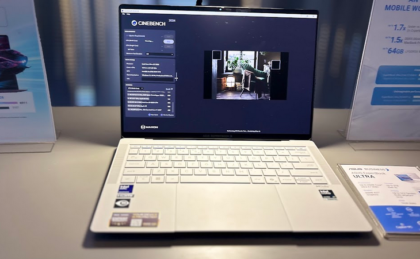 ASUS meluncurkan ASUS ExpertBook Ultra (B9406CAA) sebagai laptop flagship ultra-portabel hasil kolaborasi dengan Intel dan Microsoft. Laptop ini menawarkan daya tahan baterai hingga 26 jam dan bobot sangat ringan mulai dari 0,99 kg, yang ideal bagi para profesional dan pengambil keputusan IT yang membutuhkan produktivitas tanpa gangguan sepanjang hari. (Foto: Dok.Asus)