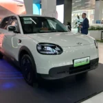Chery Q menghadirkan dimensi ringkas yang ideal untuk pergerakan di area perkotaan, menjadikannya pusat perhatian melalui perpaduan desain yang ikonik. (Foto: Chery)