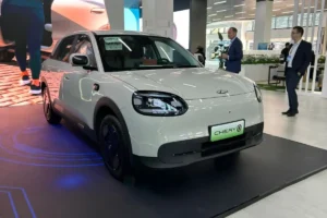Chery Q menghadirkan dimensi ringkas yang ideal untuk pergerakan di area perkotaan, menjadikannya pusat perhatian melalui perpaduan desain yang ikonik. (Foto: Chery)