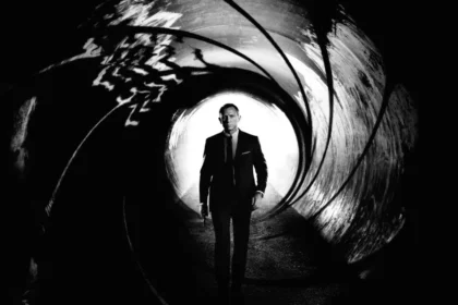 Poster film James Bond, "Skyfall", yang dibintangi oleh aktor Daniel Craig di situs web resmi 007. (Foto ilustrasi: 007)