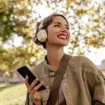 Mengapa Kita Menyukai Musik Tertentu? Peran Otak, Budaya, dan Cara Kita “Memprediksi” Nada